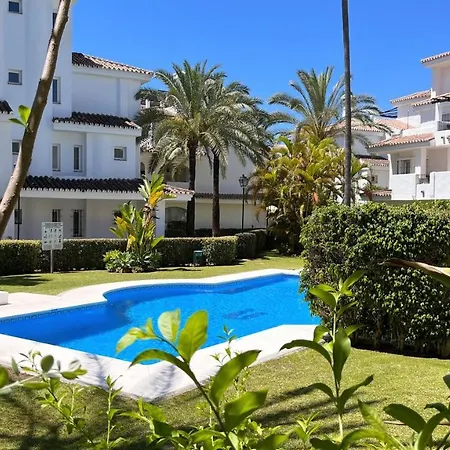 Y Casas Serinamar- Banús,